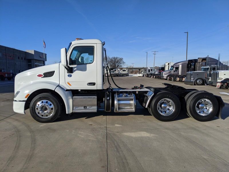 2015 PETERBILT 579 - Kansas City Peterbilt, Inc