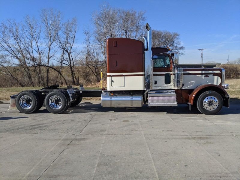 2021 PETERBILT 389 - Kansas City Peterbilt, Inc