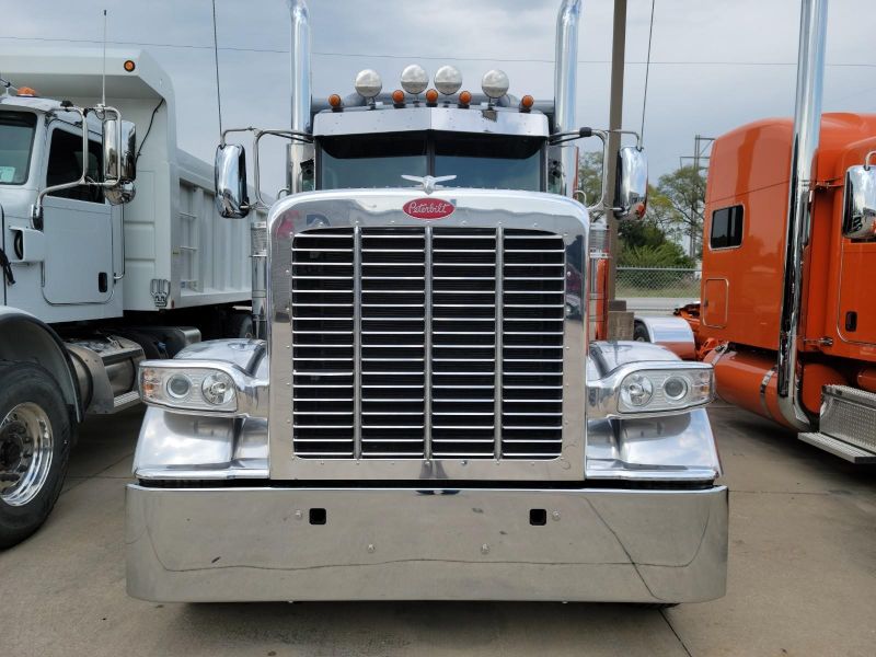 2015 PETERBILT 389 PRIDE & CLASS 7148242535