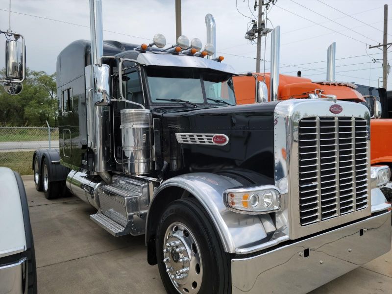 2015 PETERBILT 389 PRIDE & CLASS 7148242555