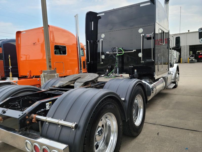 2015 PETERBILT 389 PRIDE & CLASS 7148242581