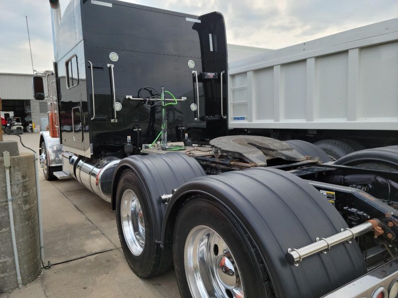 2015 PETERBILT 389 PRIDE & CLASS 7148242609