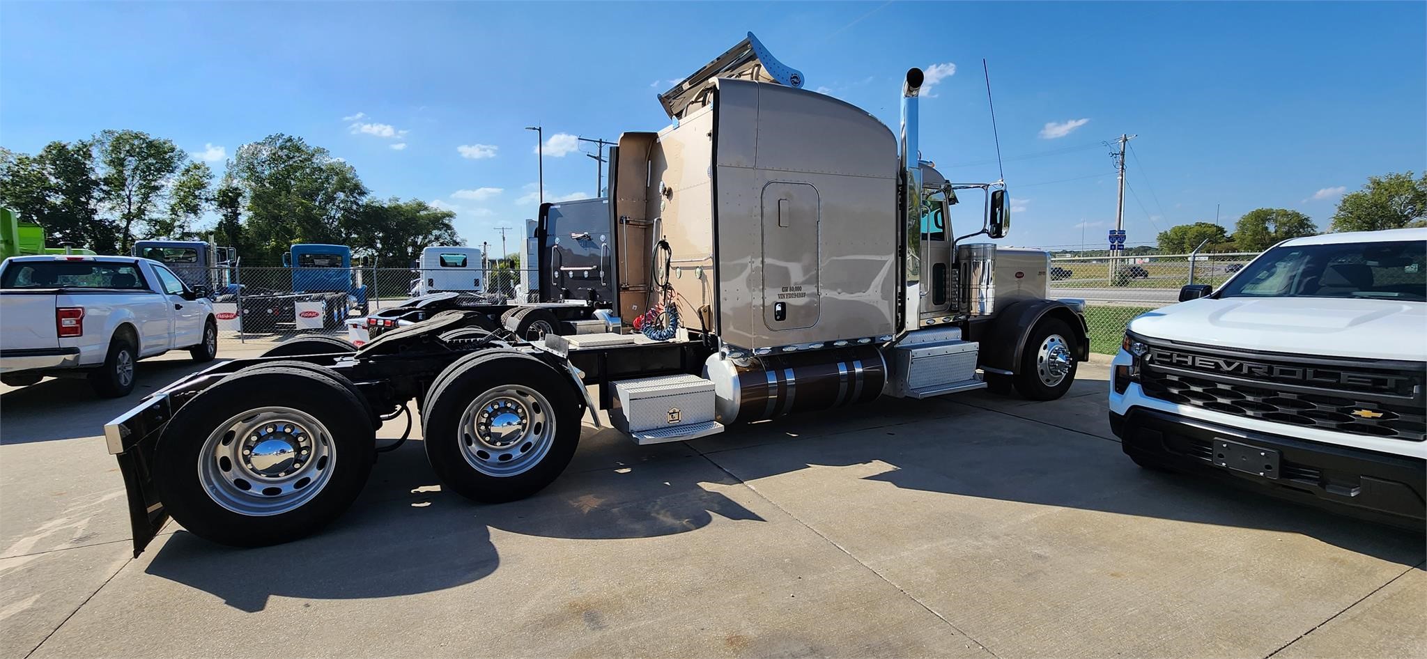 2015 PETERBILT 389 - Kansas City Peterbilt, Inc