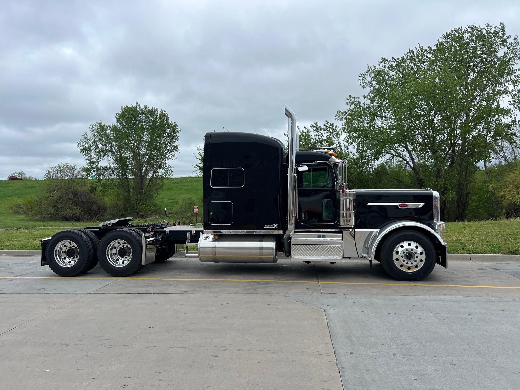 2024 PETERBILT 389X Kansas City Peterbilt, Inc