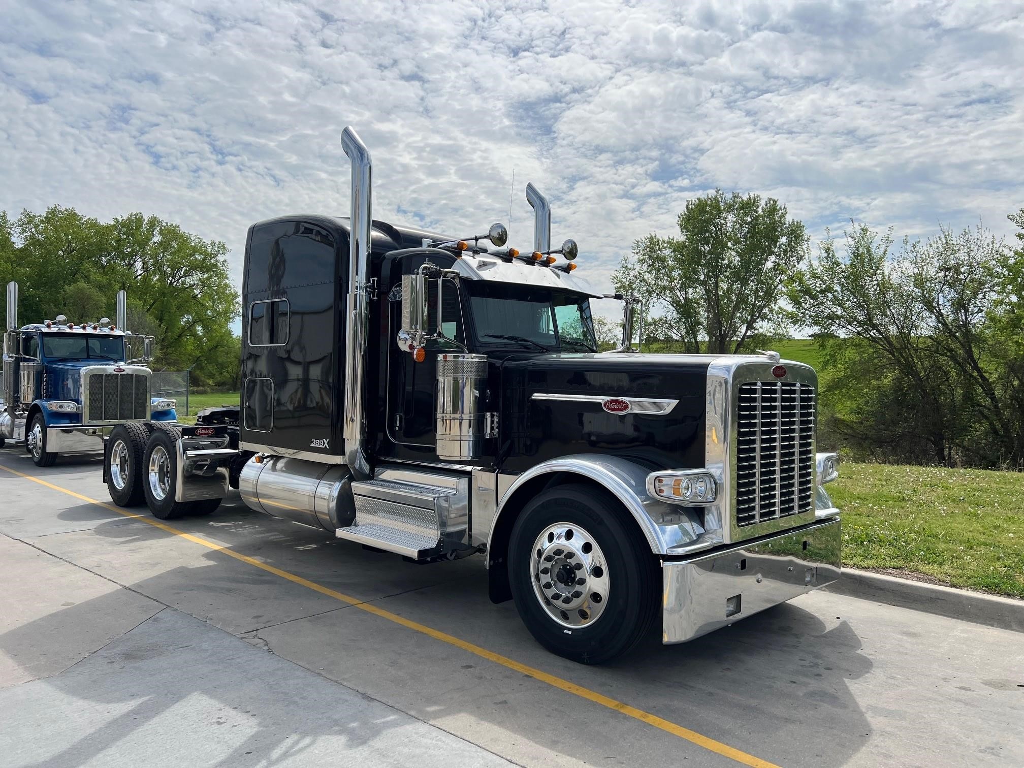 2024 PETERBILT 389X Kansas City Peterbilt, Inc