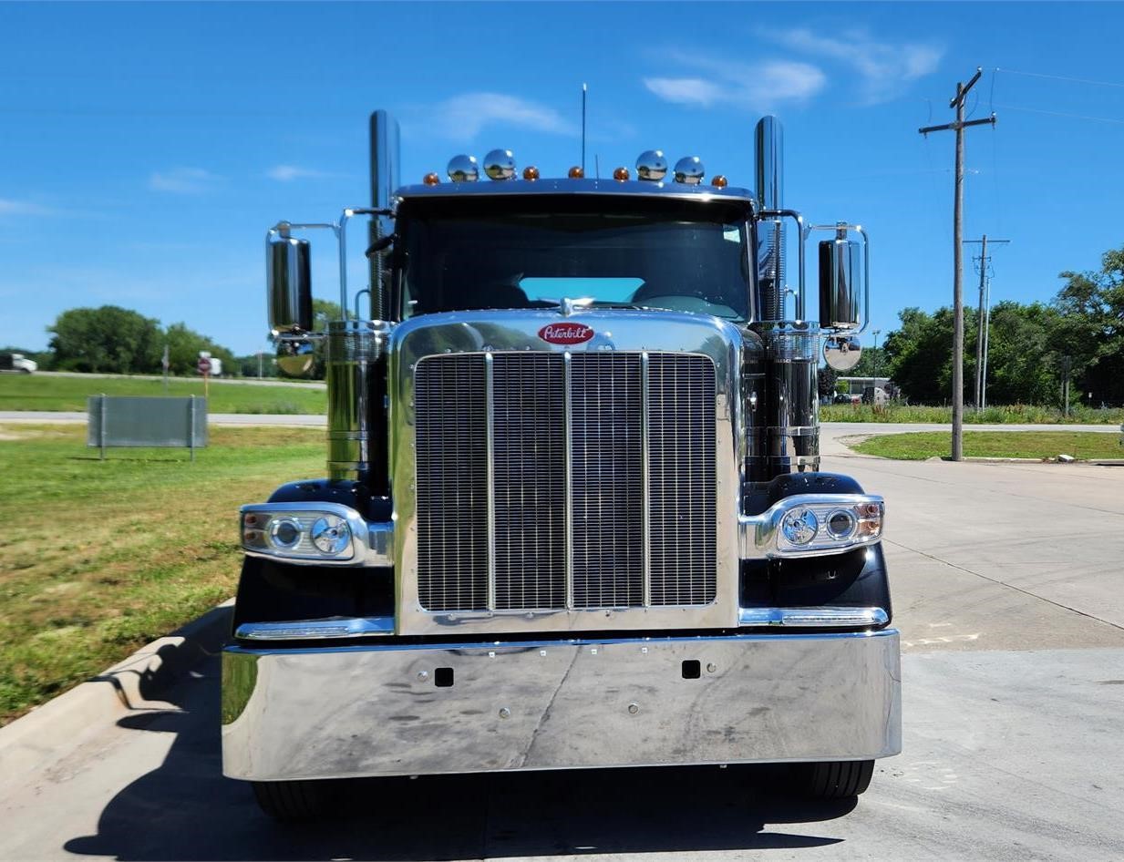 2025 PETERBILT 589 Kansas City Peterbilt, Inc