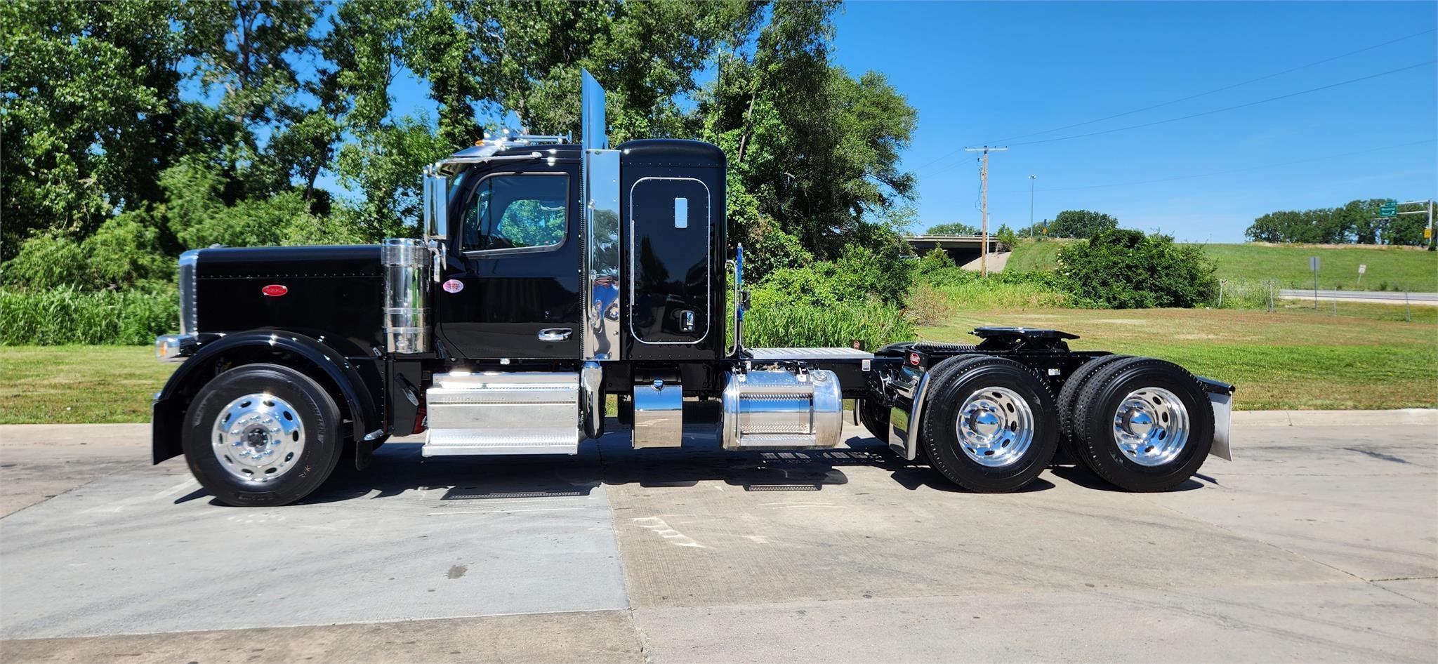 2025 PETERBILT 589 Kansas City Peterbilt, Inc