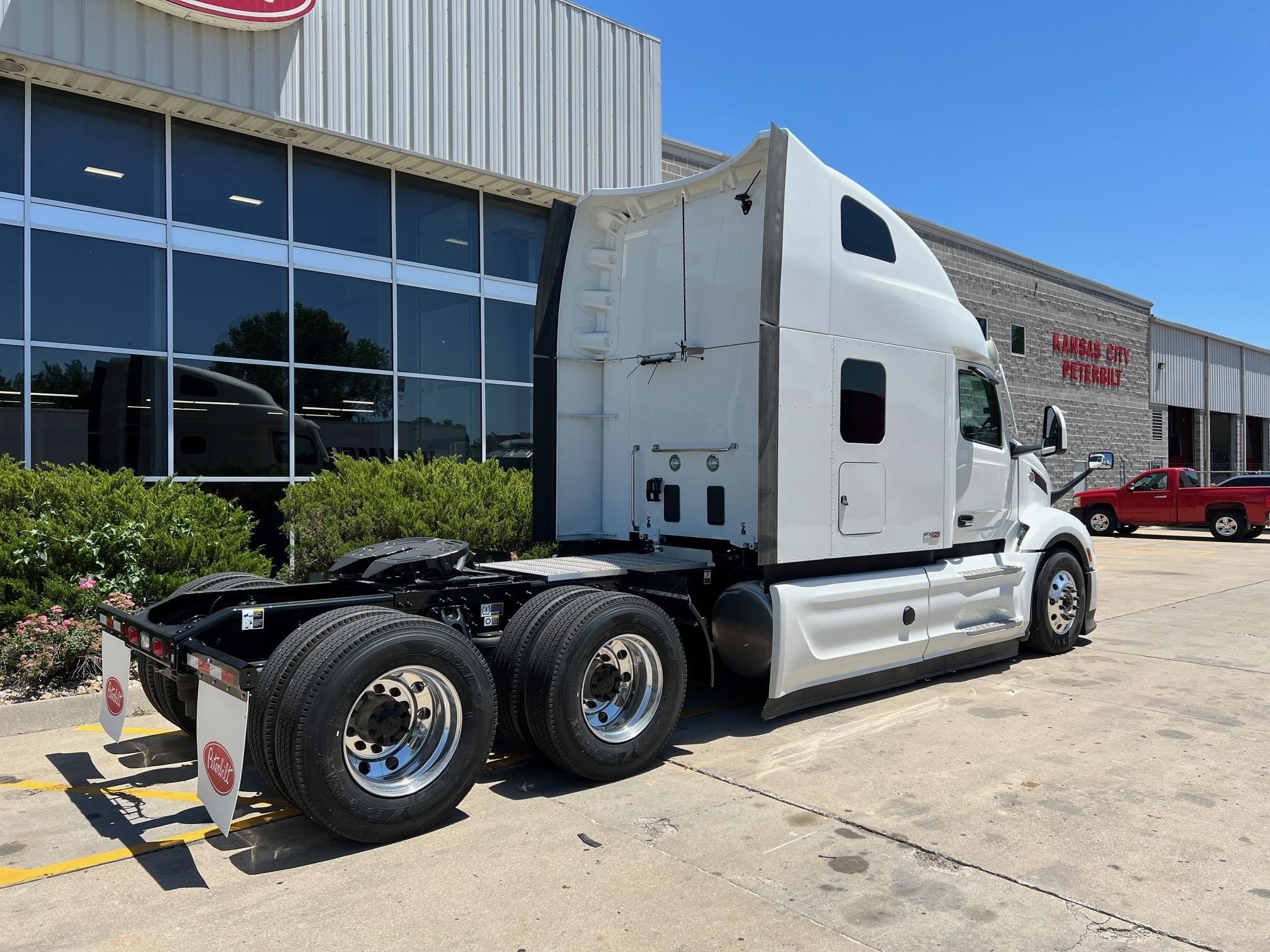 2025 PETERBILT 579 9010446236